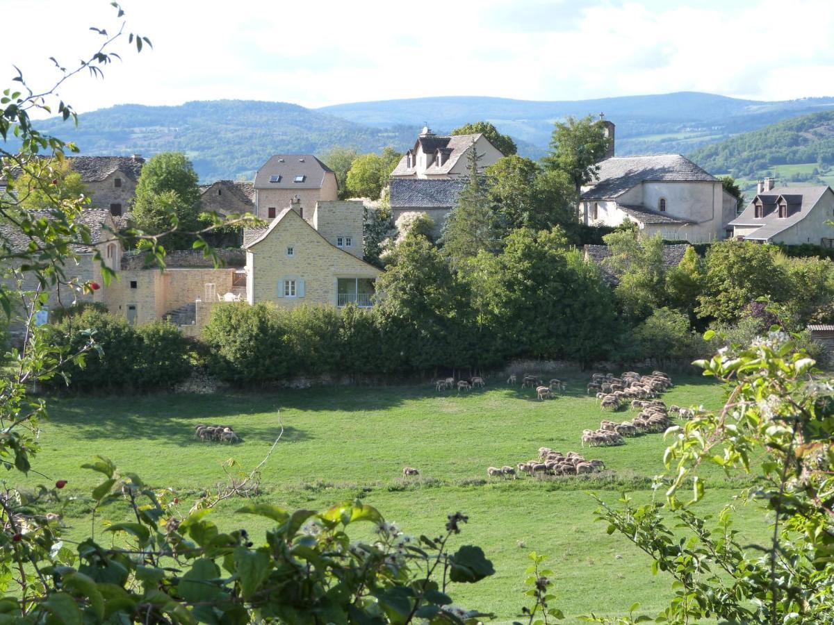 La Reine des prés Chambres d'Hôtes Saint-Bonnet-de-Chirac Exterior foto